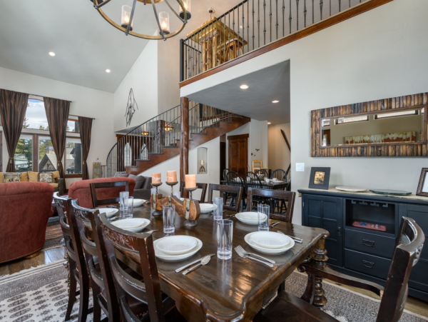 5 bedroom plus loft 10 min walk to Peak 8
